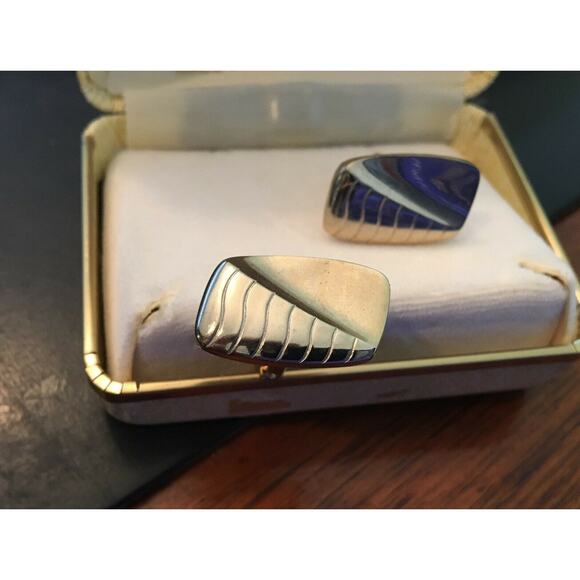 VTG Gold Tone Etched Design Cufflinks - Picture 2 of 3